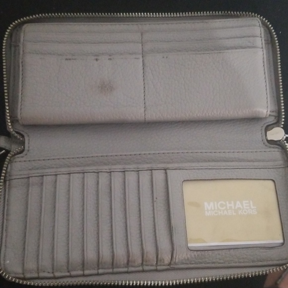 Michael Kors Handbags - Micheal Kors